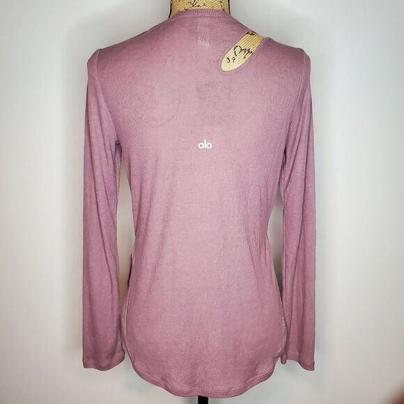 Alo Yoga Ribbed Peak Long Sleeve Top Mauve Size Small - Picture 7 of 11